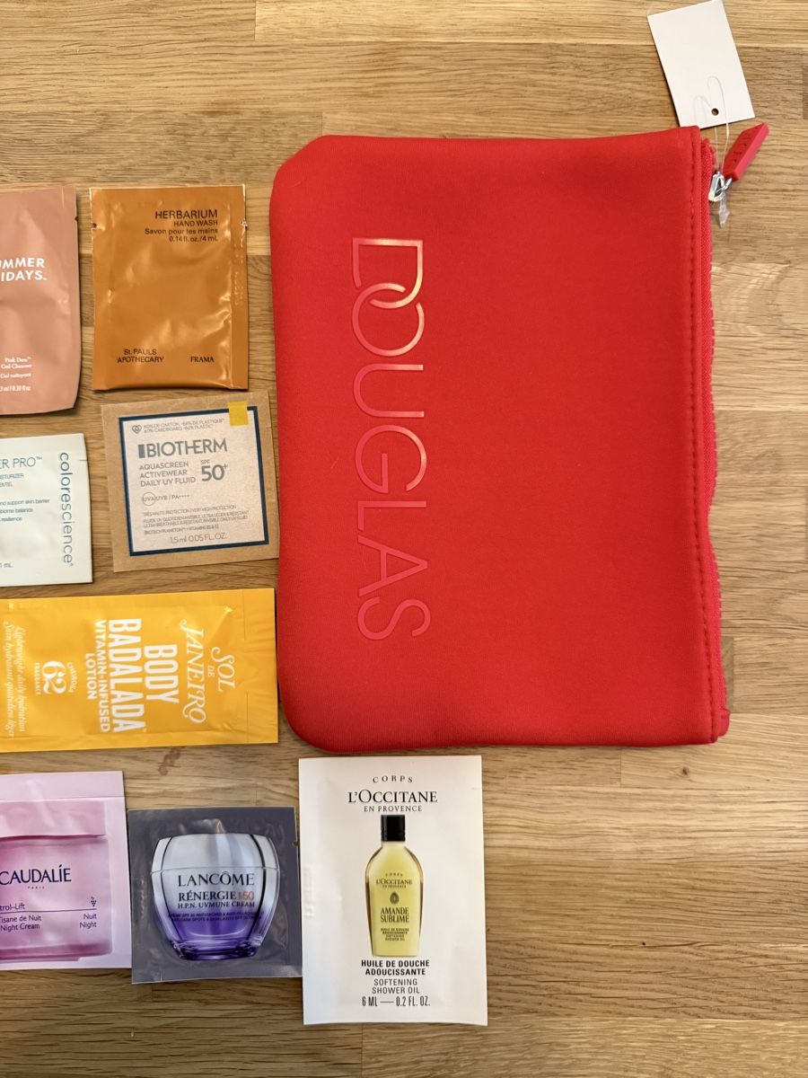 Sonstige Körperpflege: Luxury cosmetics Samples and Red Pouch – Neu und originalverpackt aus Winterthur von Belle0606 4