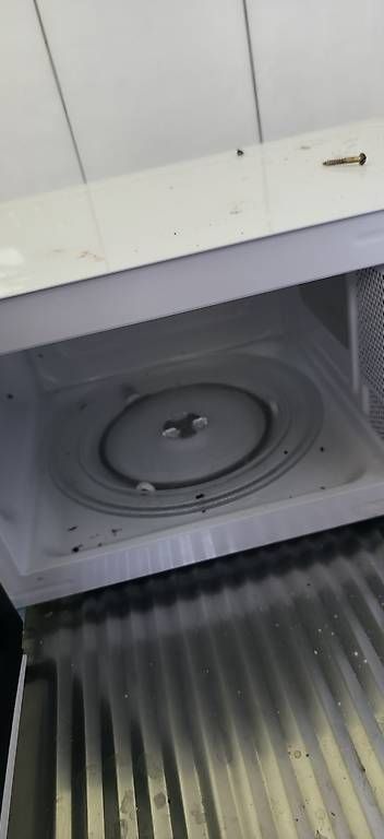 Komplettküchen: Micro-onde – Gebraucht aus Chêne-Bougeries von ona_d57w 1