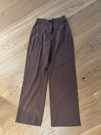 Hosen Bershka braun Grösse 36 