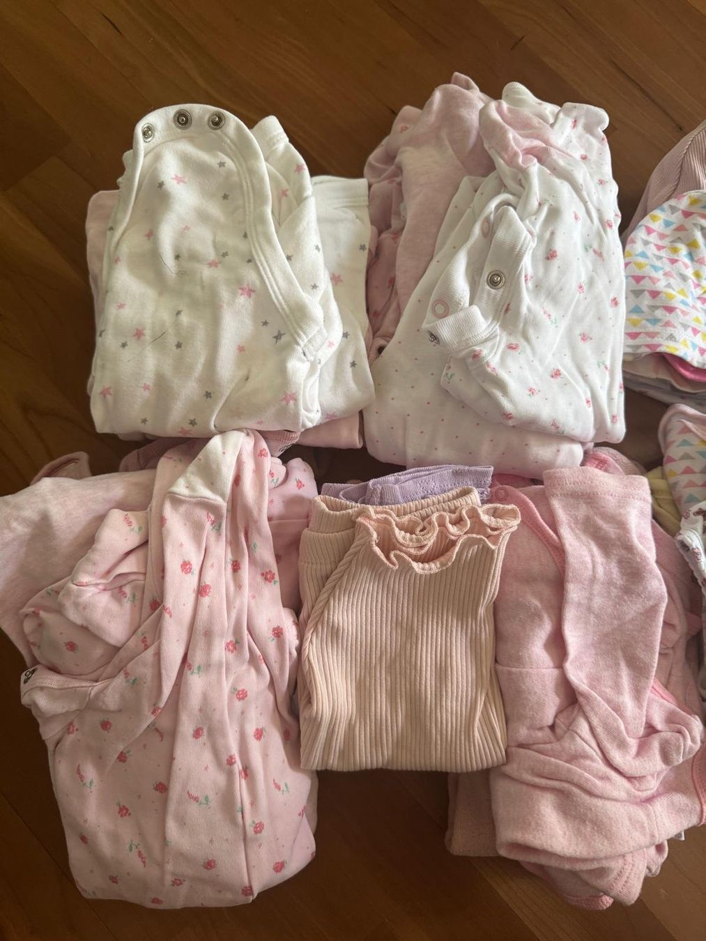 Lotti & Set di vestiti: Kleiderpaket Mädchen Grösse 56 – Usato da Hinwil venduto da Bbudget
