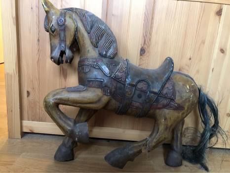 Figuren: Antikes Karusellpferd – Gebraucht aus Bauma von Urklang