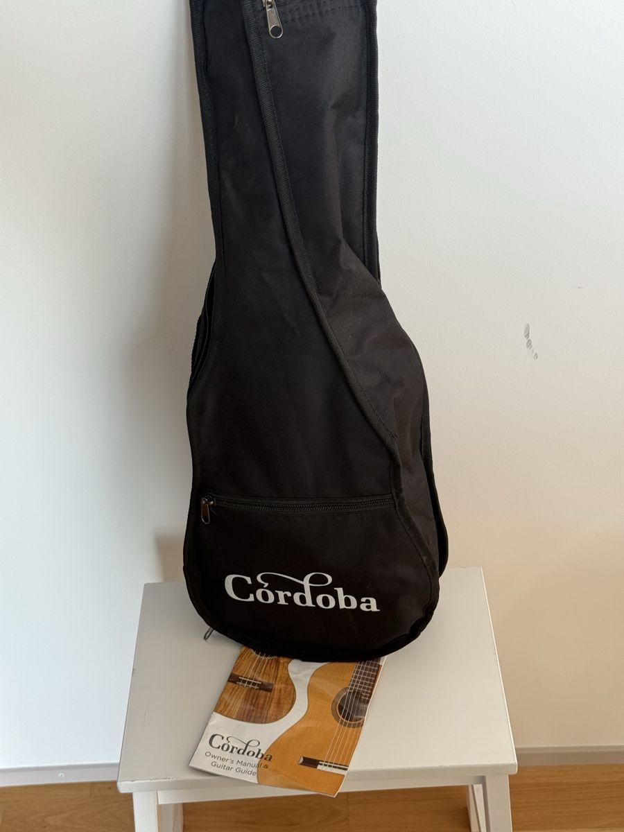 Instruments de musique: Cordoba UP100 Ukulele excellent condition with case – D'occasion à Zürich par ljjud 3