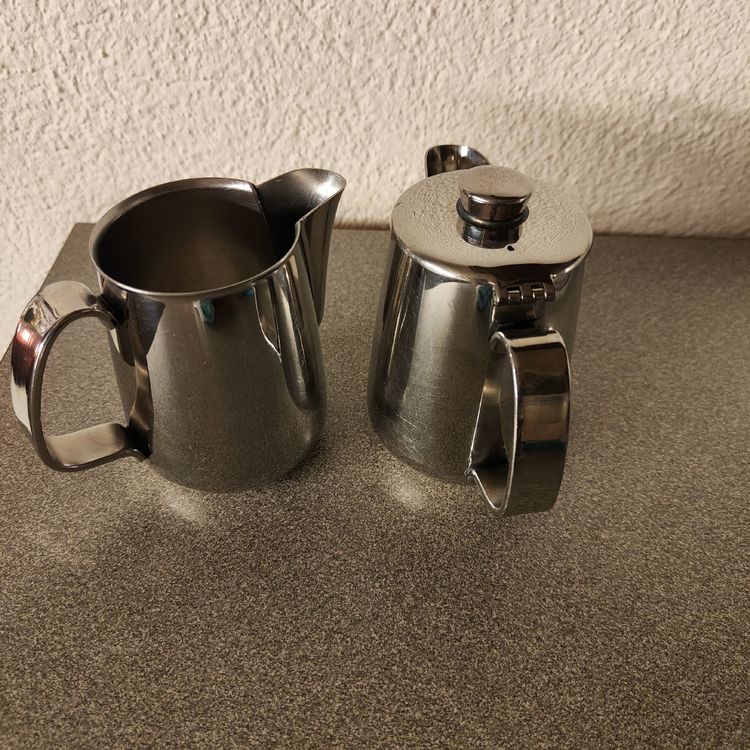 Théière et pot à lait metal argenté