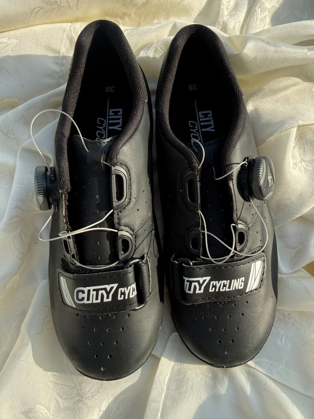 Scarpe da uomo: Fahrradschuhe mit Carbonfasersohlen Grösse 38 - NEU – Nuovo e nell'imballaggio originale da Vacallo venduto da cri_229f