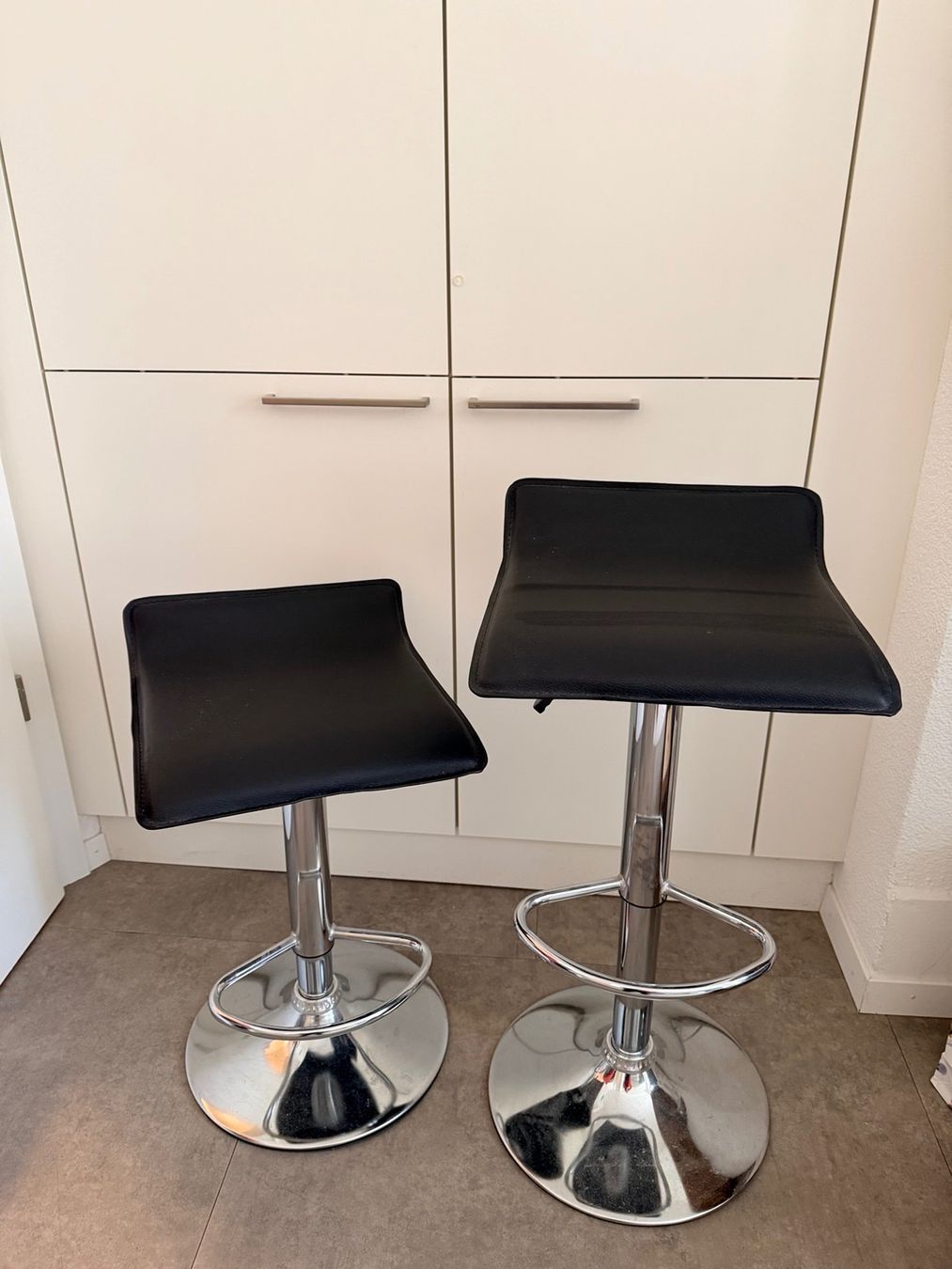 Hocker: Barhocker 2 Stück Höhenverstellbar – Gebraucht aus Luzern von lang30 3