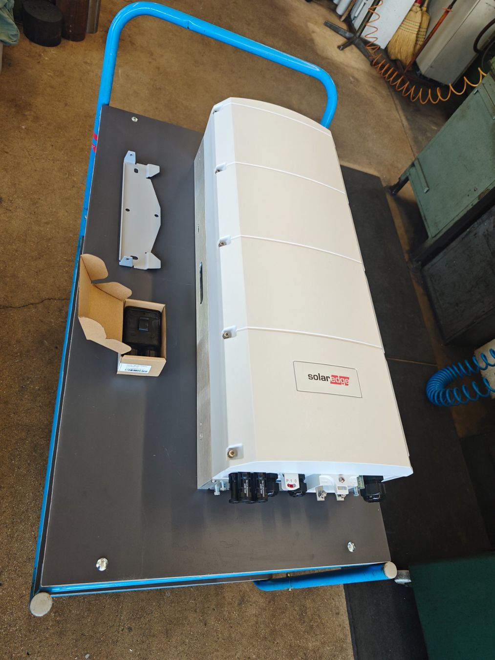 SolarEdge Inverter: Neuwertiger Solaredge Wechselrichter SE8K-RWB – Usato da Pfäffikon ZH venduto da 1252