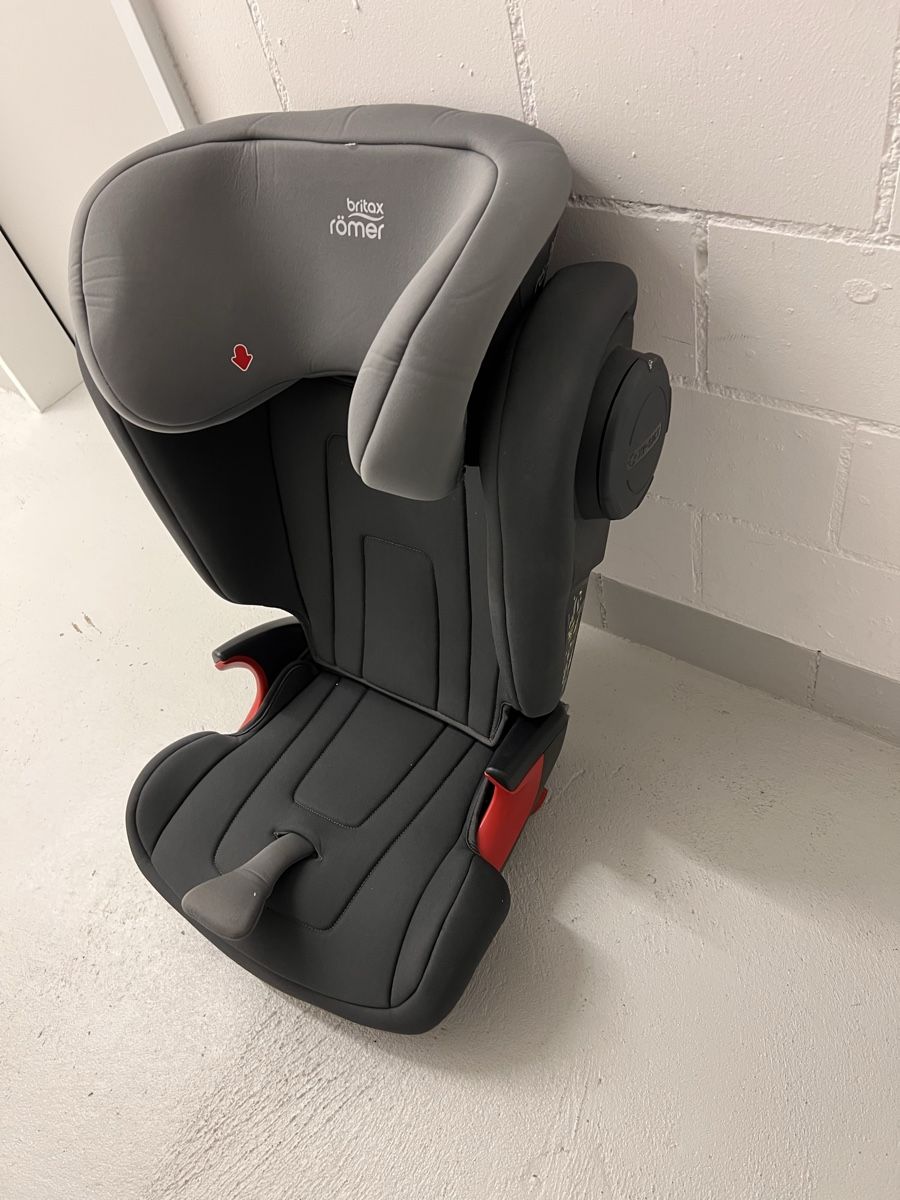 Britax Römer Sièges auto: Autositz Britax Römer Kidfix 2 S – D'occasion à Stäfa par tmq 1