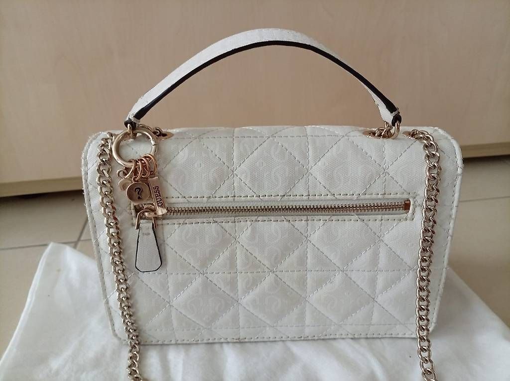 Borse da donna: GUESS Bag Collection 1981 / Los Angeles" – Usato da Fribourg venduto da flo_c76p 3