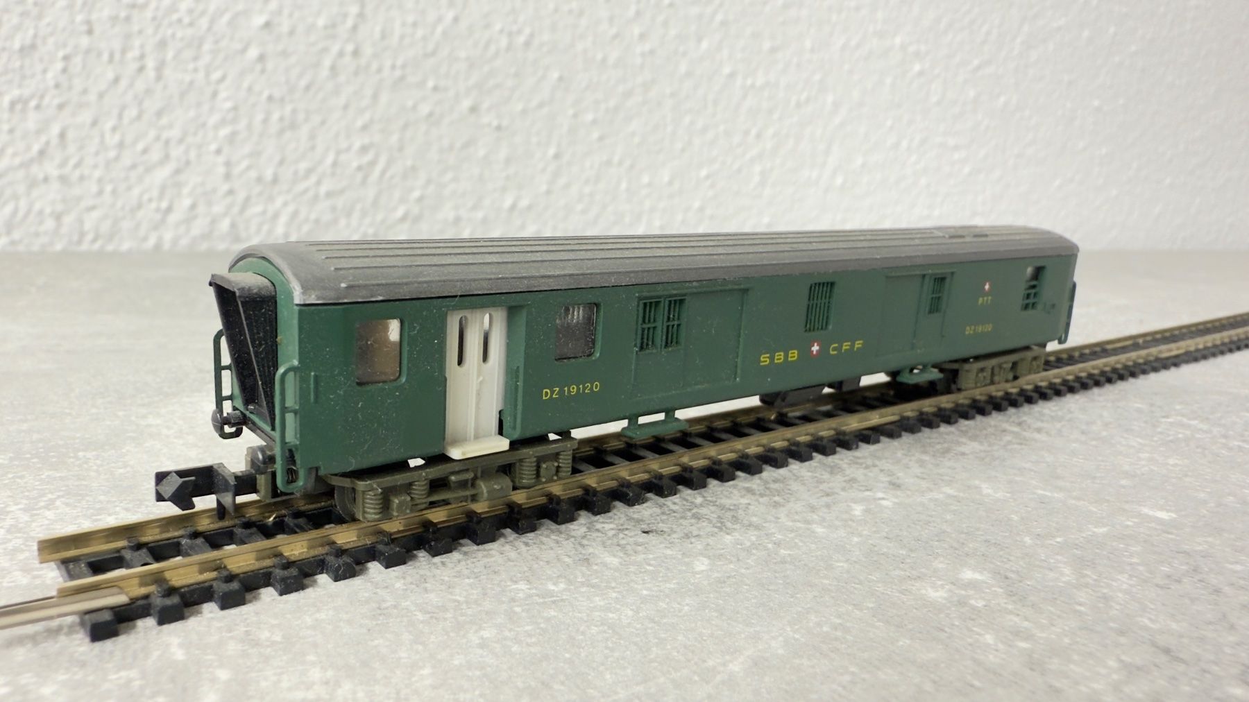 Arnold Modellini di ferrovie: Arnold Gepäckwagen Spur N – Usato da Windlach venduto da Kelebra