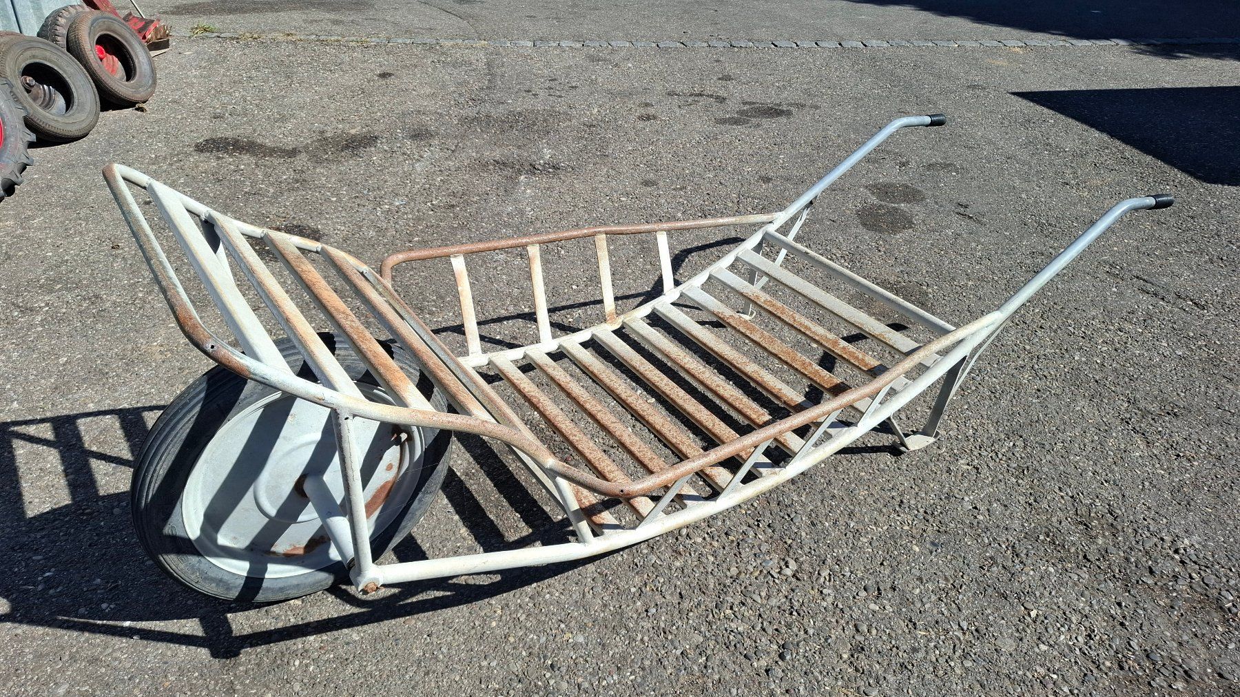 Schubkarren: Gras-Hand Wagen Marke Profi – Gebraucht aus Lütisburg von erle1 1