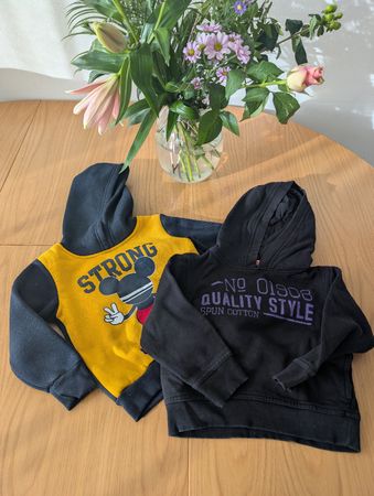 2 Hoodies Grösse 80, Pullover