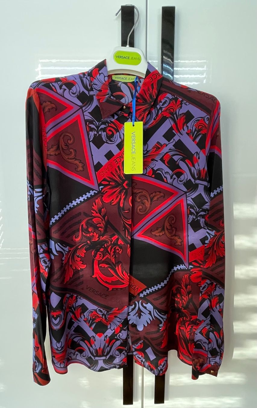 Versace Camicette: Camicetta in seta VERSACE JEANS **NUOVA** – Nuovo (secondo la descrizione) da Castel San Pietro venduto da Moregi 9