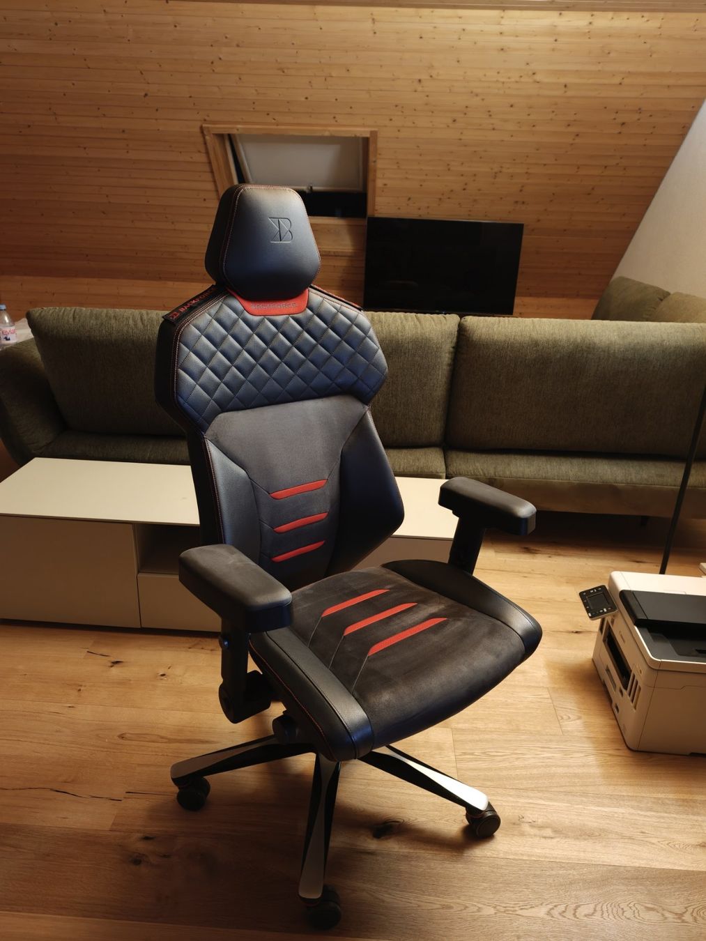 Chaises: Backforce One Plus - High-End-Gaming-Stuhl – D'occasion à Hefenhofen par Radeon-01