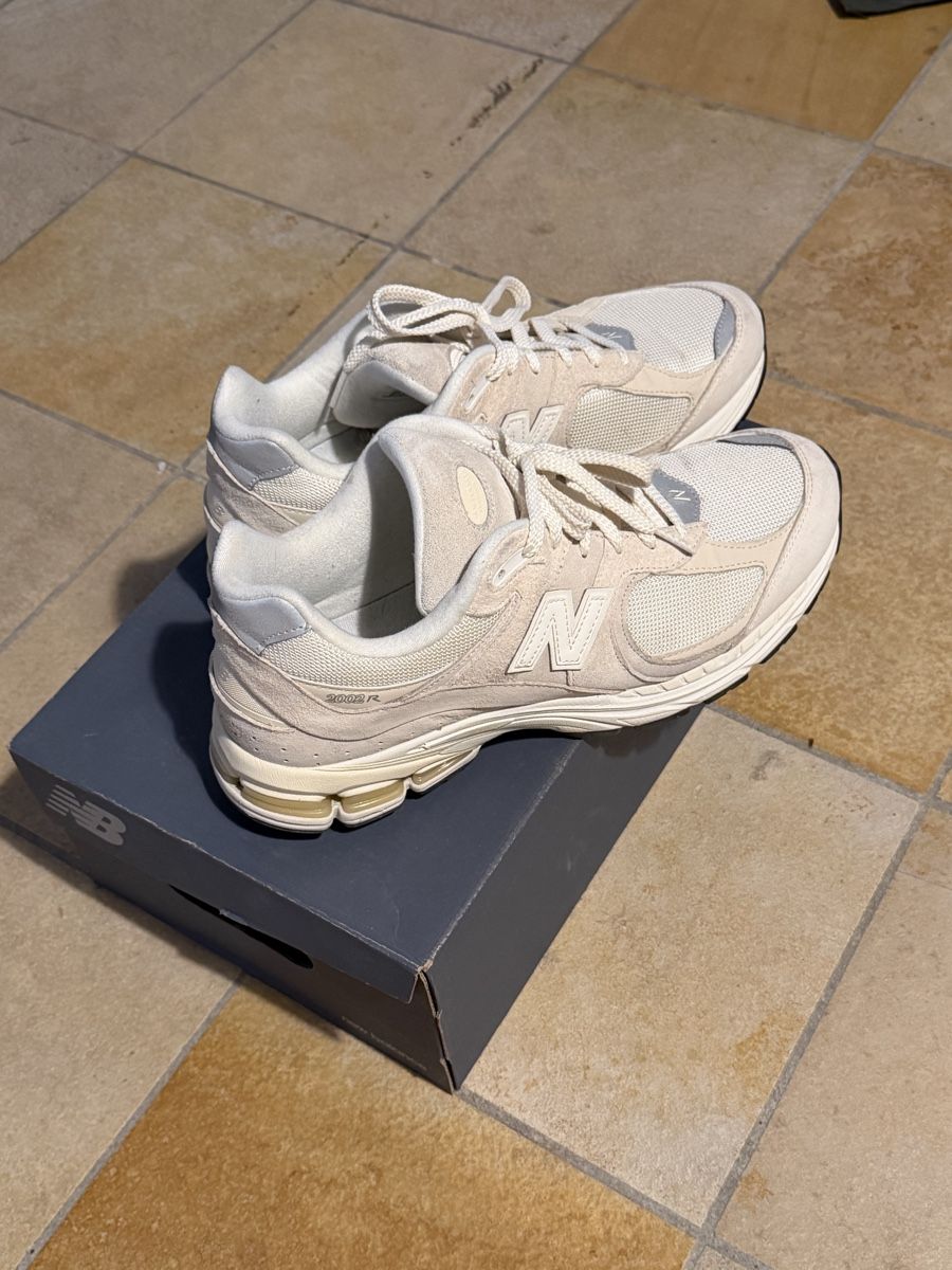 New Balance Scarpe da uomo: New Balance 2002R beige Grösse 45 – Usato da Basel venduto da Stauffer94