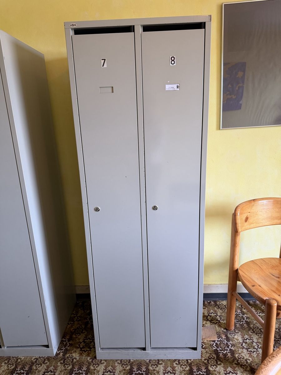 Garderobe: Spind Metall grau   – Gebraucht aus Wiesendangen von sandraz1565