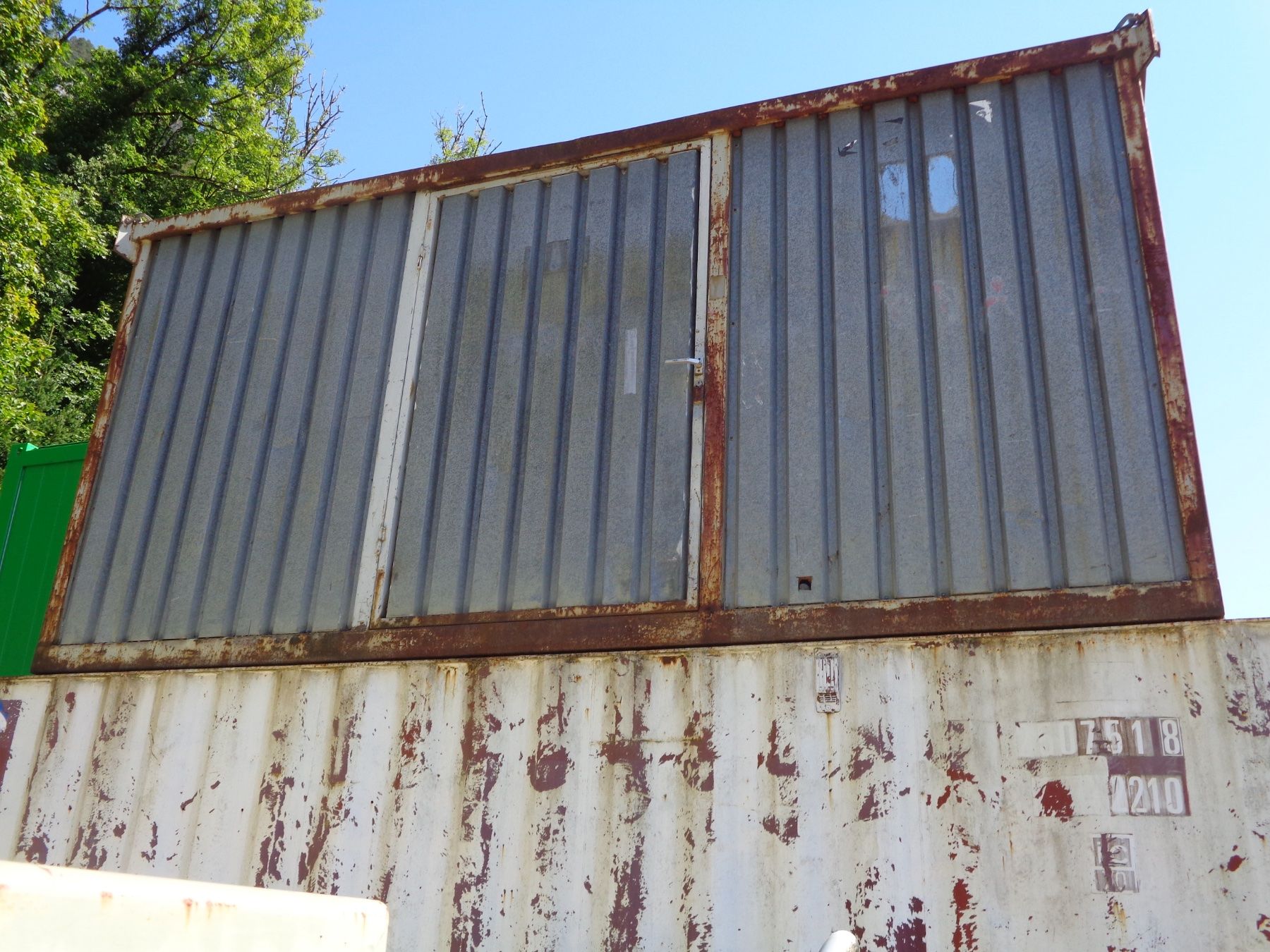 Baucontainer: Werkzeug-/Materialcontainer 4.65 m – Defekt aus Alpnach Dorf von vieuxhenri