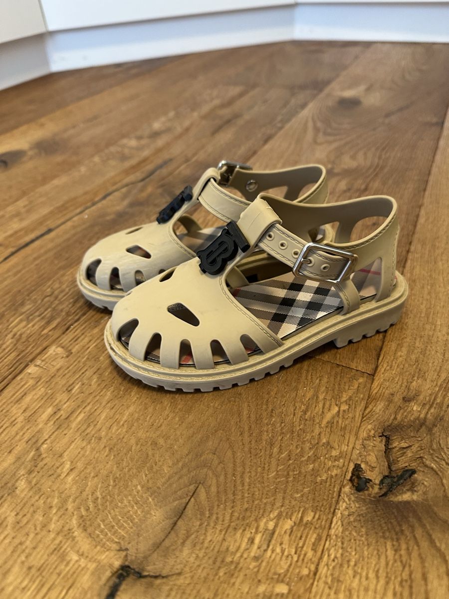 Burberry Scarpe per ragazzi: Burberry , rubber sandals . Size 27 – Usato da Küssnacht am Rigi venduto da hor_dpb7 1