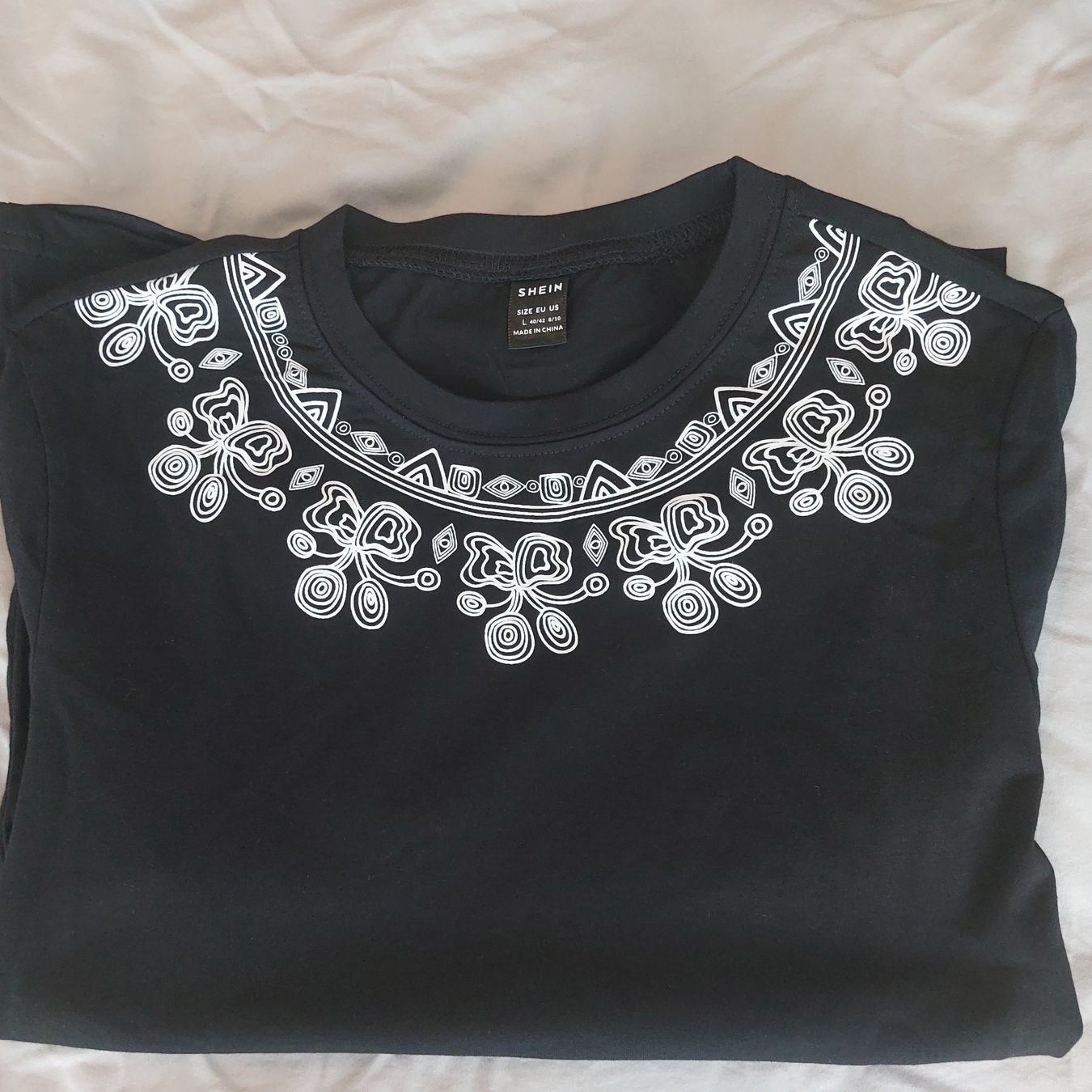 T-shirt: Hübsches Tshirt mit Muster XS – Nuovo e nell'imballaggio originale da Muri AG venduto da ReBoutique 2