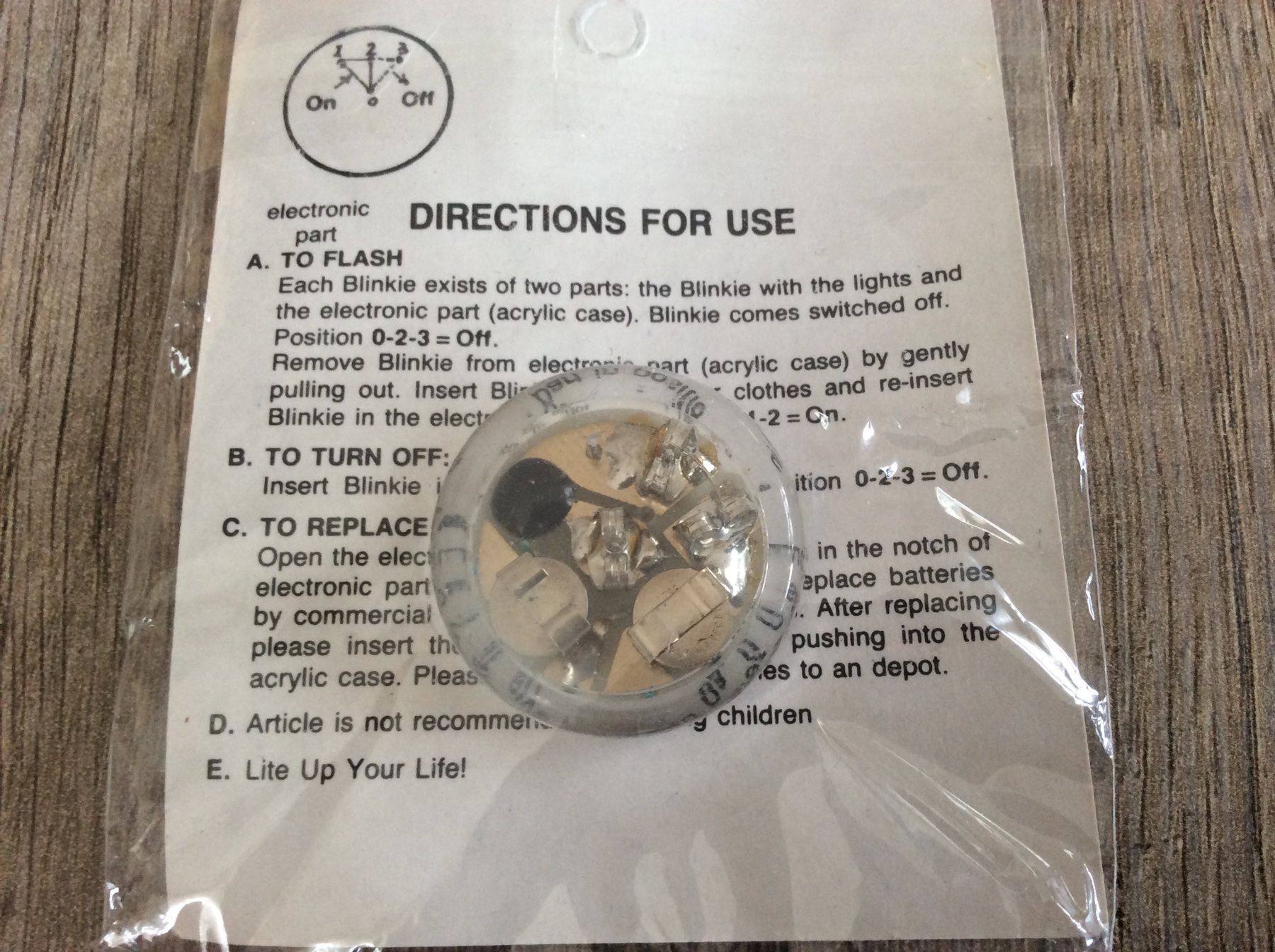 Placchette & Badge: 1 Blinkie Pin – Usato da Triesen / Liechtenstein venduto da Edgardo55 1