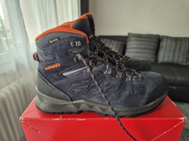 Wanderschuhe von Lowa in der Größe 43½