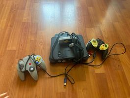 Nintendo 64 Konsole mit Zelda-Spiel