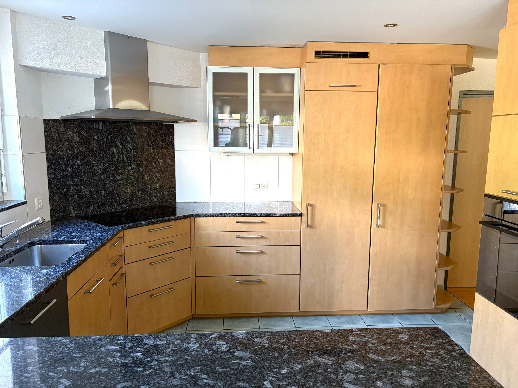 Cucine complete: grosse Einbauküche – Usato da Engelburg venduto da goldfischli02