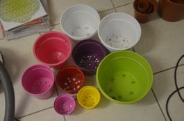 9 STUCK FARBIGE VASE GARDEN PLASTIK