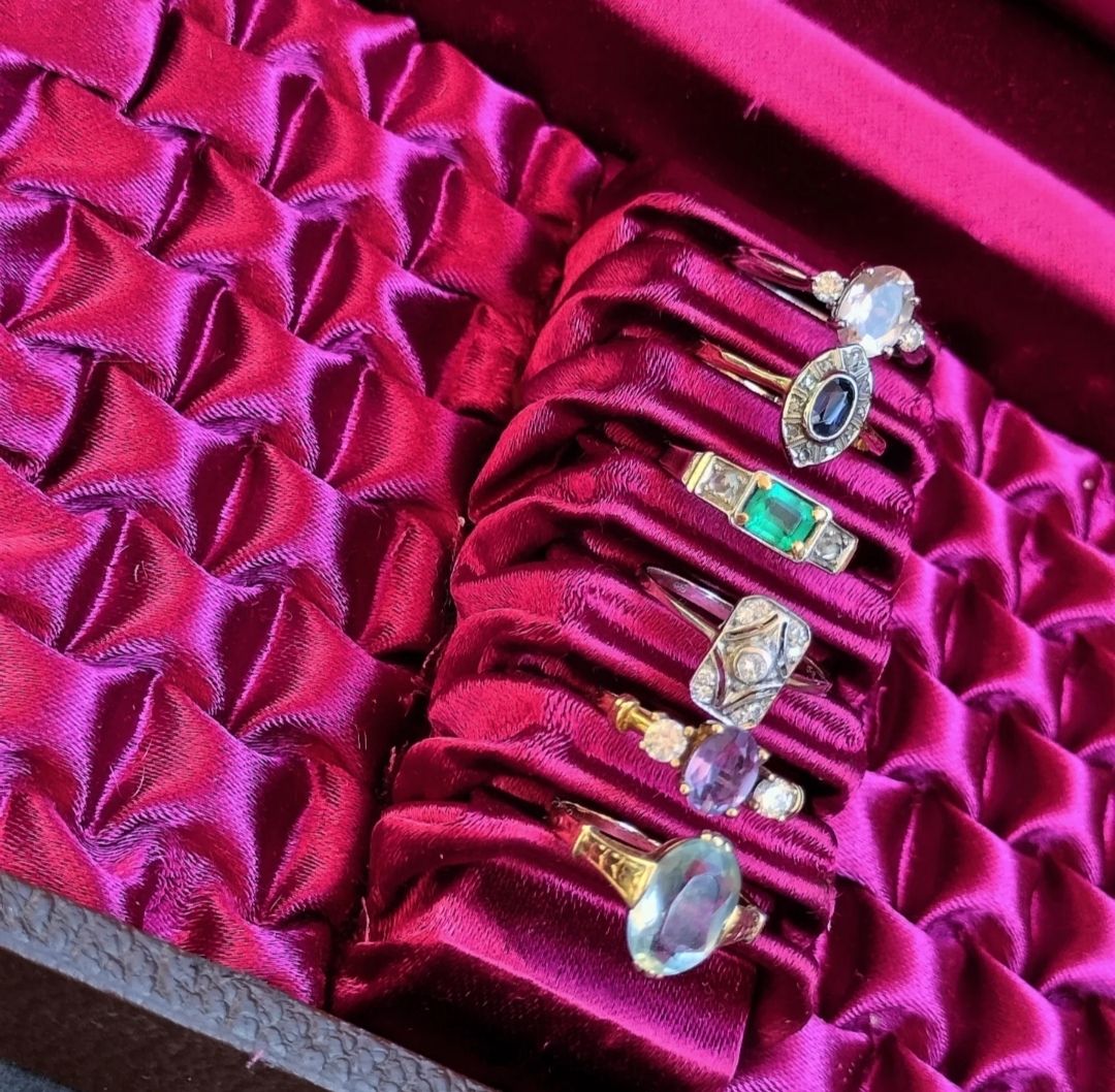 Schmuckkästen: Antike Ringbox Schmuckbox Koffer Braun mit Weinroter Seide – Gebraucht aus schwyz von larry91sz 4