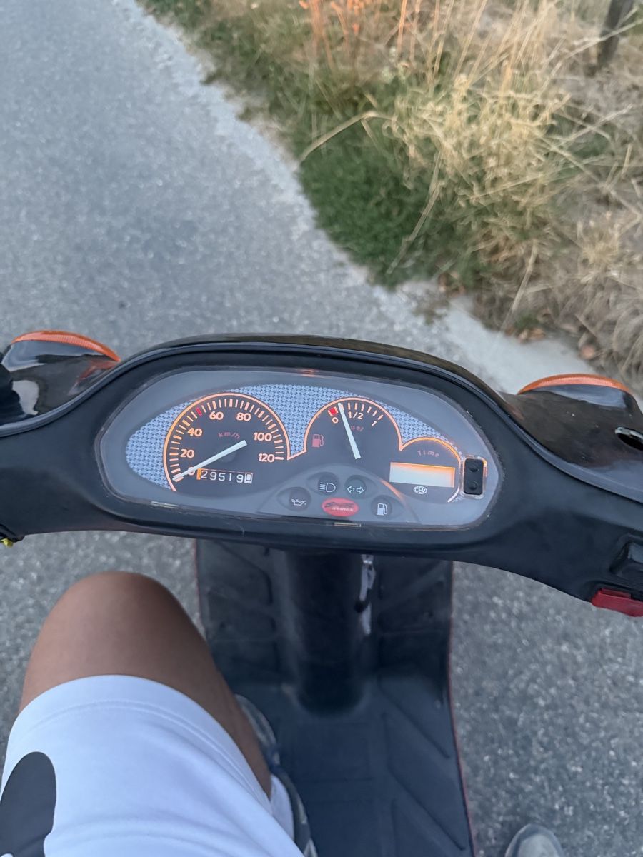 Piaggio Scooters: Roller Piaggio guter Zustand – Neuf (Voir description) à Ins par lis_88yc 2