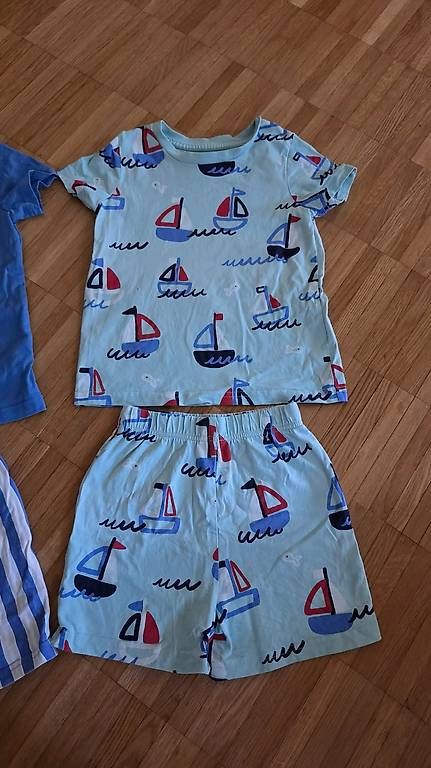 Pigiama & Simili: Kurzarm-Pyjama-Set Gr. 110-116 (Boote) – Usato da Weisslingen venduto da debi1992 2