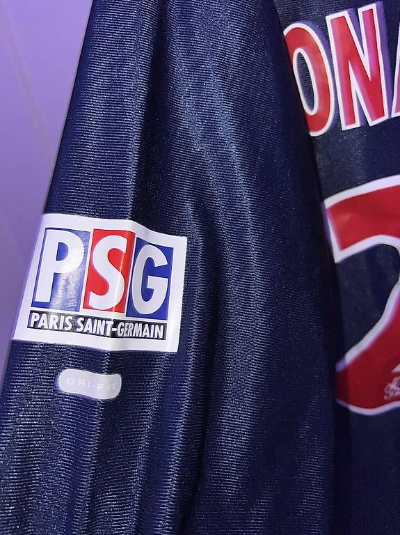 Leibchen & Hosen: MAILLOT PSG RONALDINHO TAILLE M – Gebraucht aus Grand-Lancy von Deneuve68 2