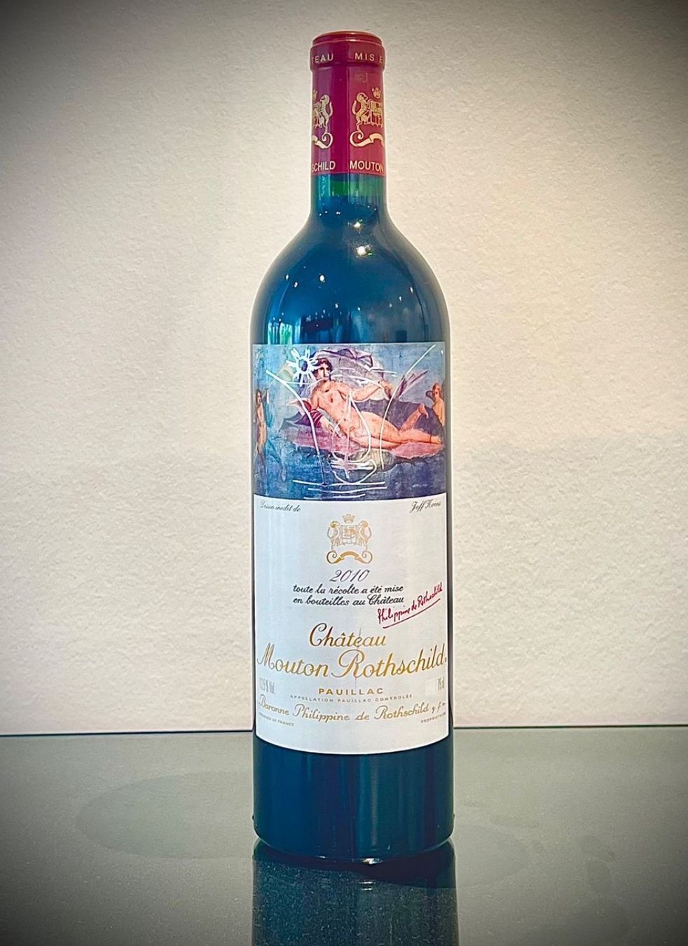 Mouton Rothschild Vino: Château Mouton Rothschild 2010 – Nuovo e nell'imballaggio originale da Crans VS venduto da Bombazo