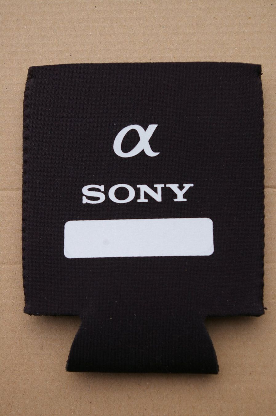 Contenitori & Simili: Sony "Alpha" Flaschen/Dosenkühler – Nuovo e nell'imballaggio originale da Niederurnen venduto da mowgli_1963