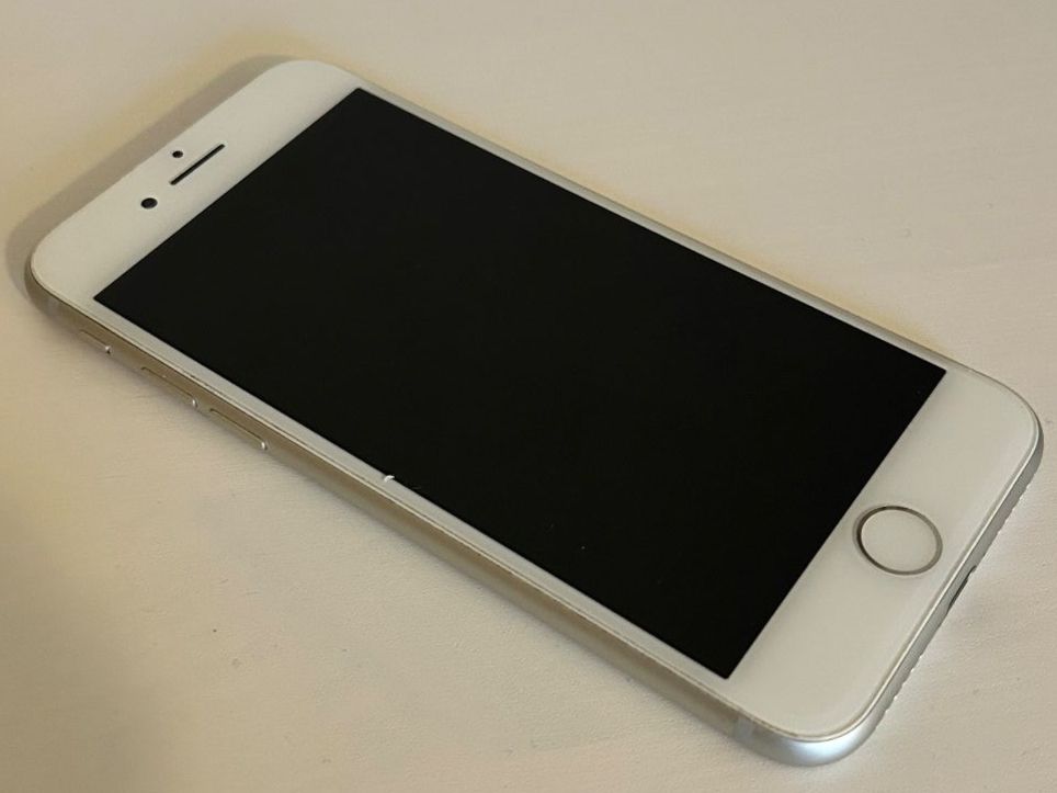 Apple Handys / Smartphones: Gut erhaltenes iPhone 8 – Gebraucht aus Dietlikon von Svenno76 2