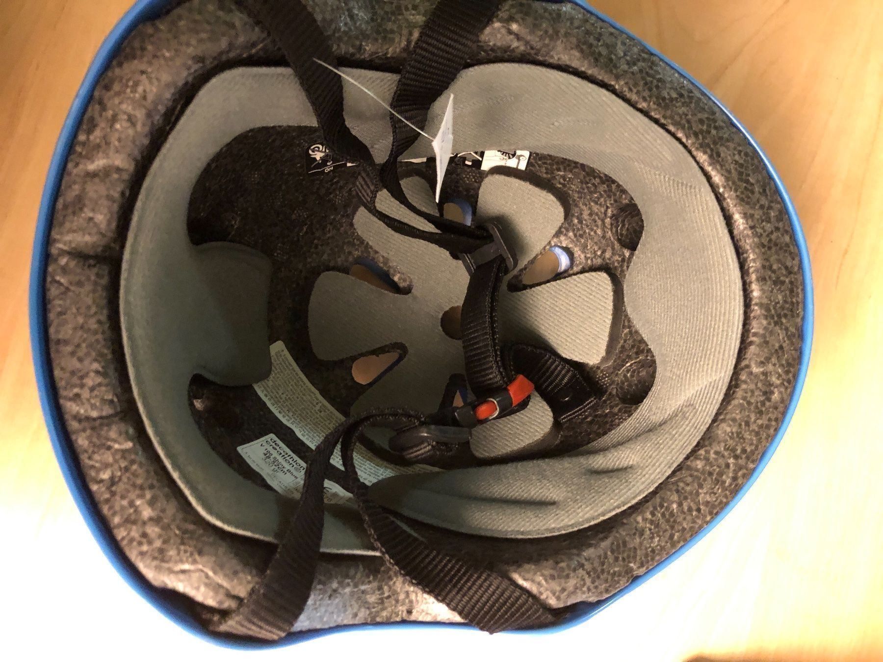 Casques: Decathlon Skaterhelm Gr.48-52 – D'occasion à Obergerlafingen par cabo4 2