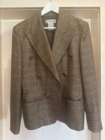 Guy Laroche Vintage Blazer. Size 38. Classic Design.