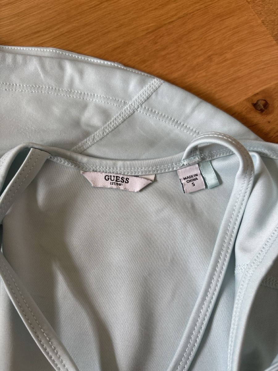 Guess Top: Guess Sporttop hellblau  – Nuovo (secondo la descrizione) da Grosshöchstetten venduto da annalena288 3