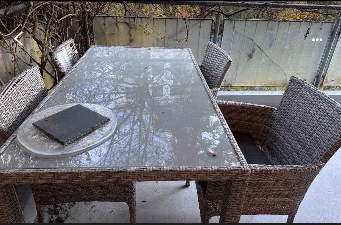 Tavoli: Gartentisch mit 2 Stühlen – Usato da Zürich venduto da cla_9g6j