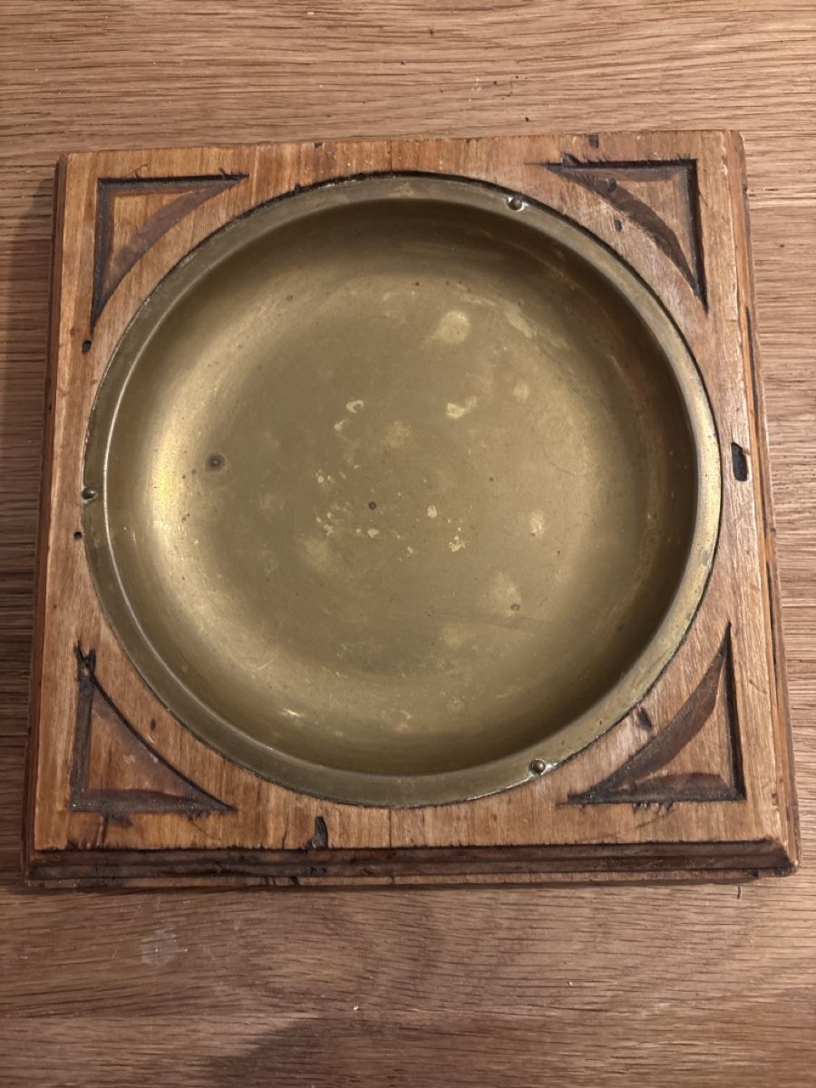 Tutte le decorazioni: Plat en laiton – Usato da Cugy VD venduto da sim_y9yv