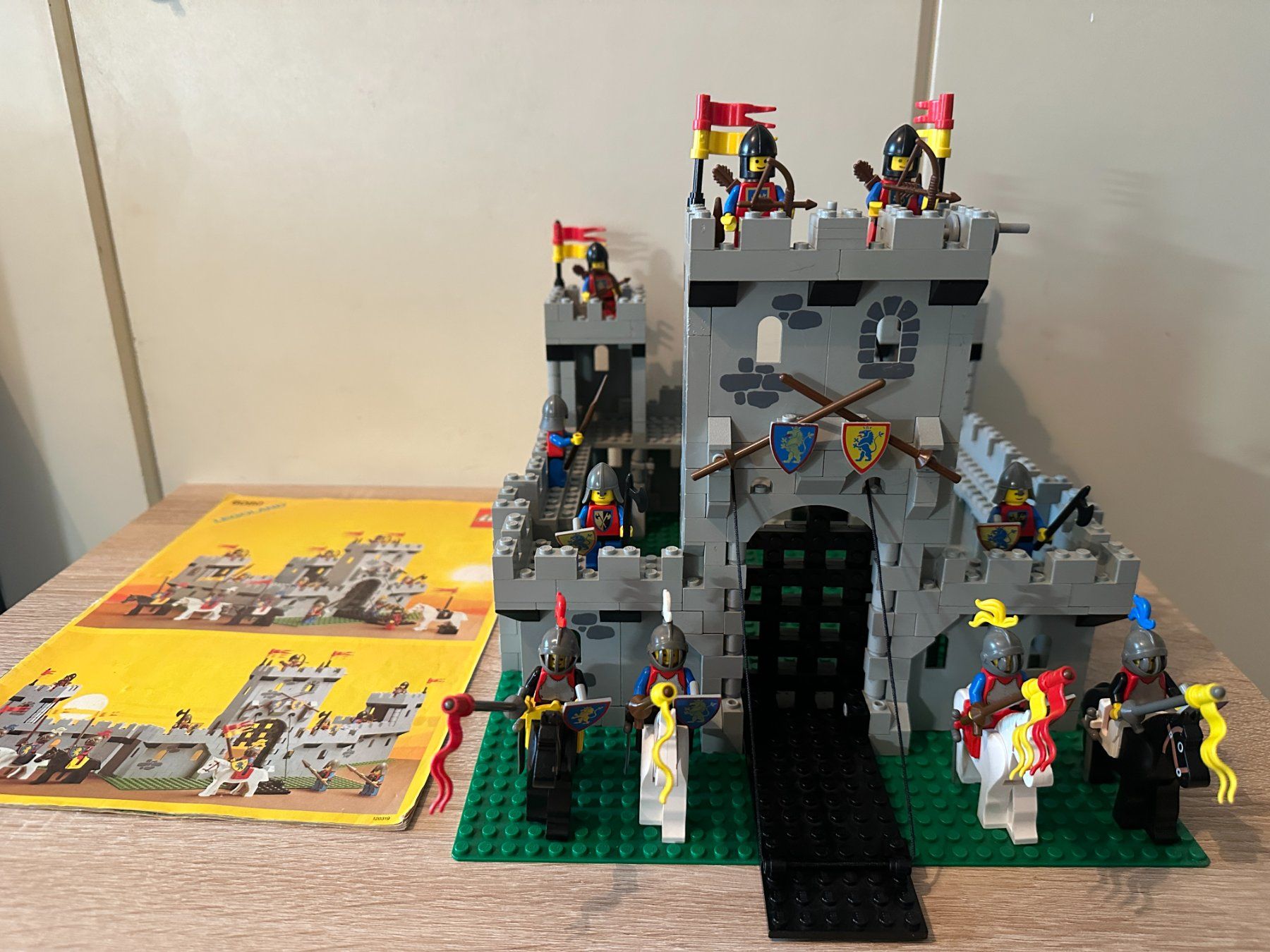 Lego Kit di costruzioni: LEGO Ritter 6080 King's Castle – Usato da Basel venduto da Don-Angel