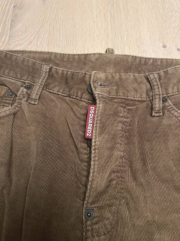 Pantaloni: DSQUARED2 CORDHOSE GRÖSSE 48  – Usato da Niederhelfenschwil venduto da Mileko 1