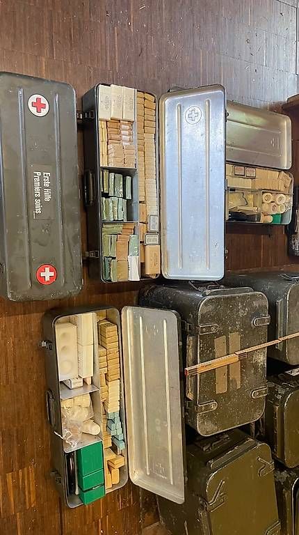 Kit di pronto soccorso: Originale Militär-Apotheken mit Übungsmaterial – Nuovo e nell'imballaggio originale da Frauenfeld venduto da kim_v8sb 1