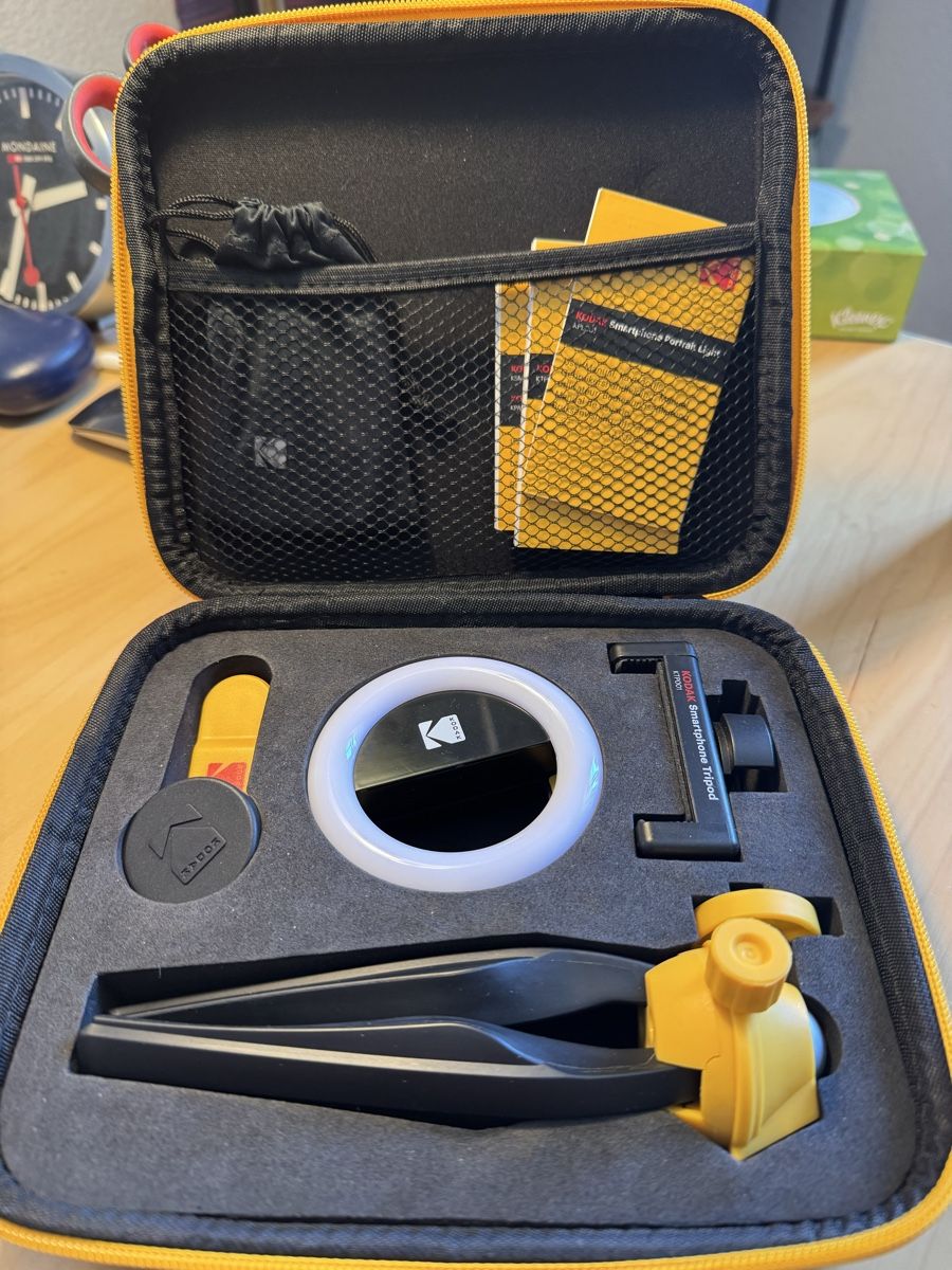 Fixations: Smartphone accessories for camera functions – D'occasion à Rolle par jpasztor 1