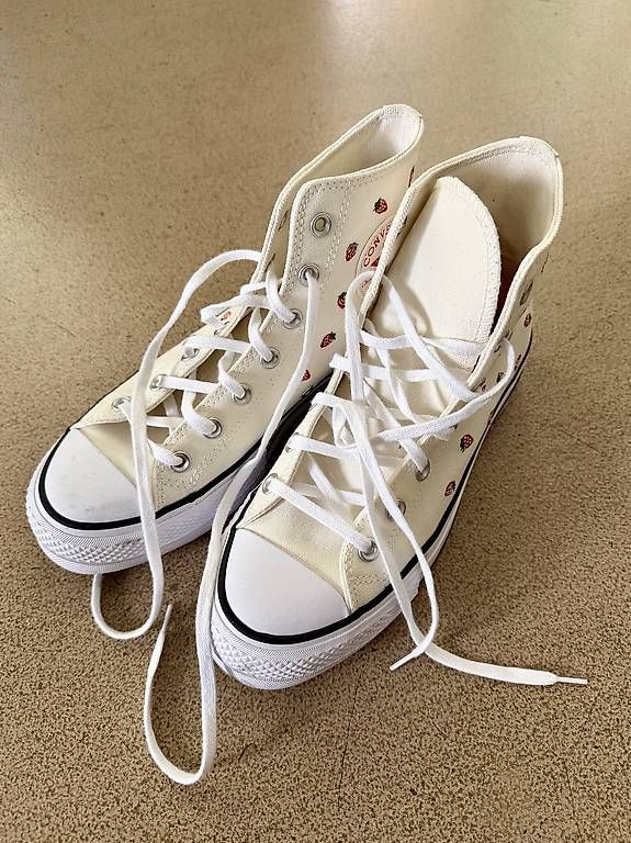 Herrenschuhe: Converse AllStar Gr. 39.5 – Neu und originalverpackt aus Zürich von frosch1976