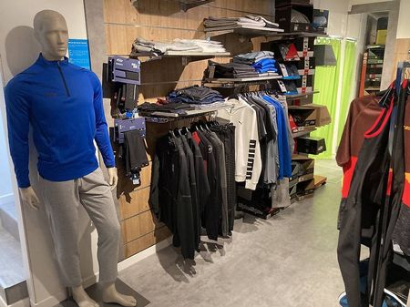 LIQUIDAZIONE ABBIGLIAMENTO E CALZATURE SPORTIVE