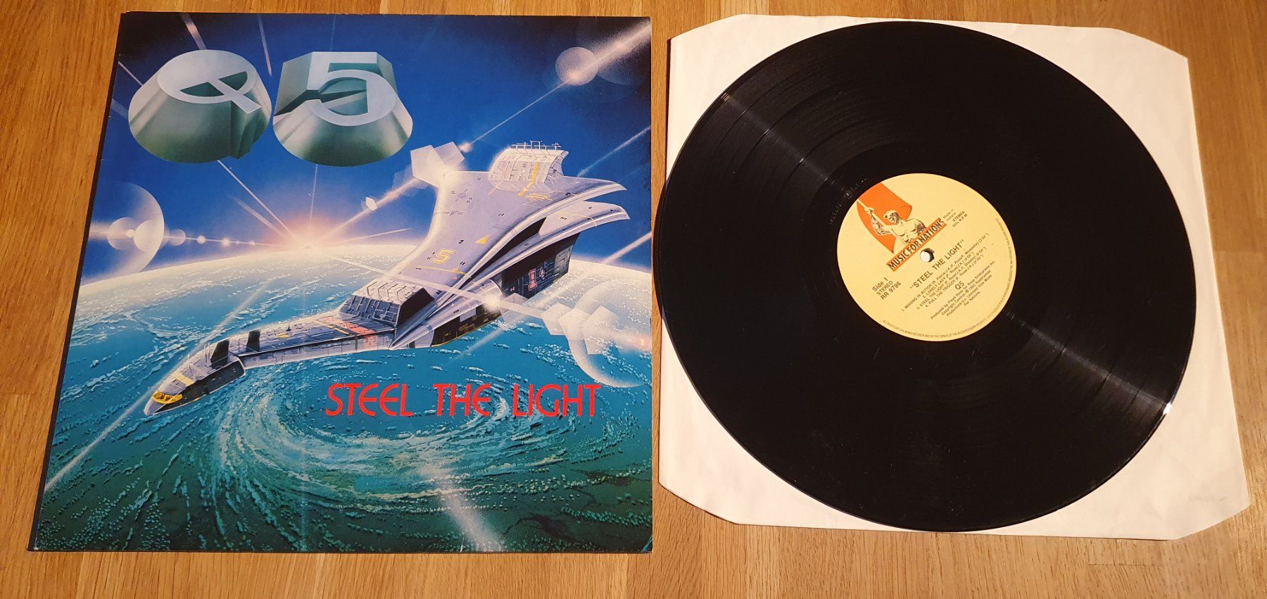 Dischi in vinile: Q5, Still the Light, LP, NEUWERTIG! – Usato da Kreuzlingen venduto da Cdschlumpf