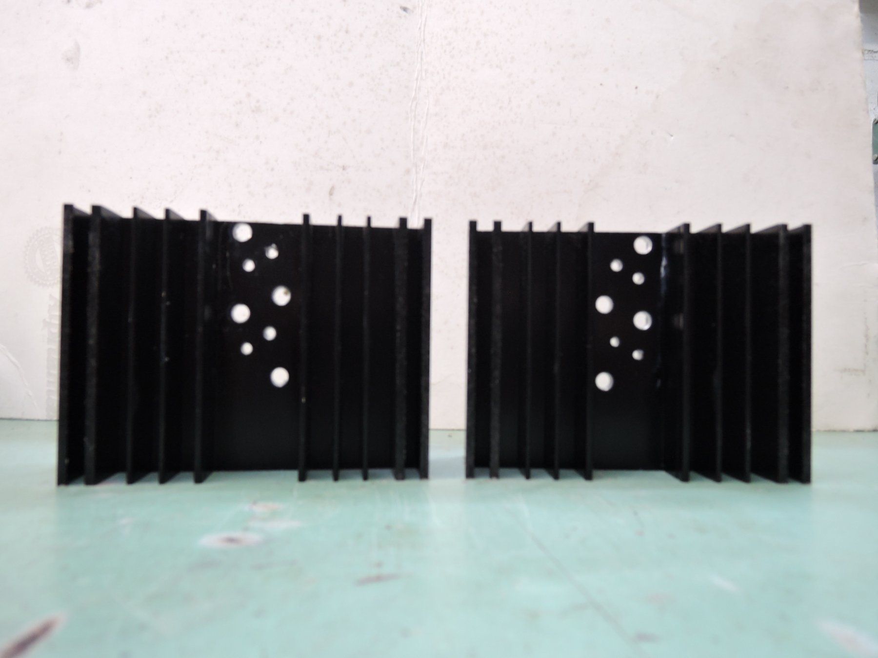 Componenti elettronici: 2 grosse Kühlkörper – Usato da Magden venduto da dbglgb 1