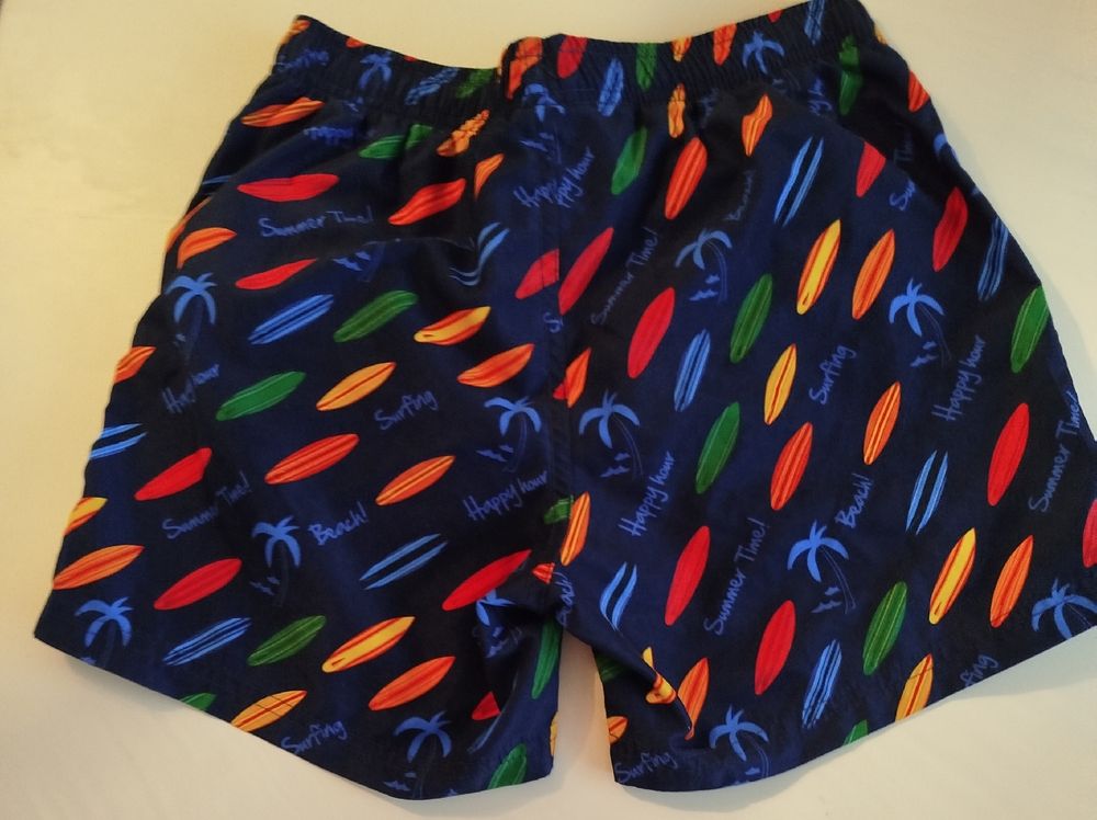 Farbenstarke Badeshorts Surfthena 149 4