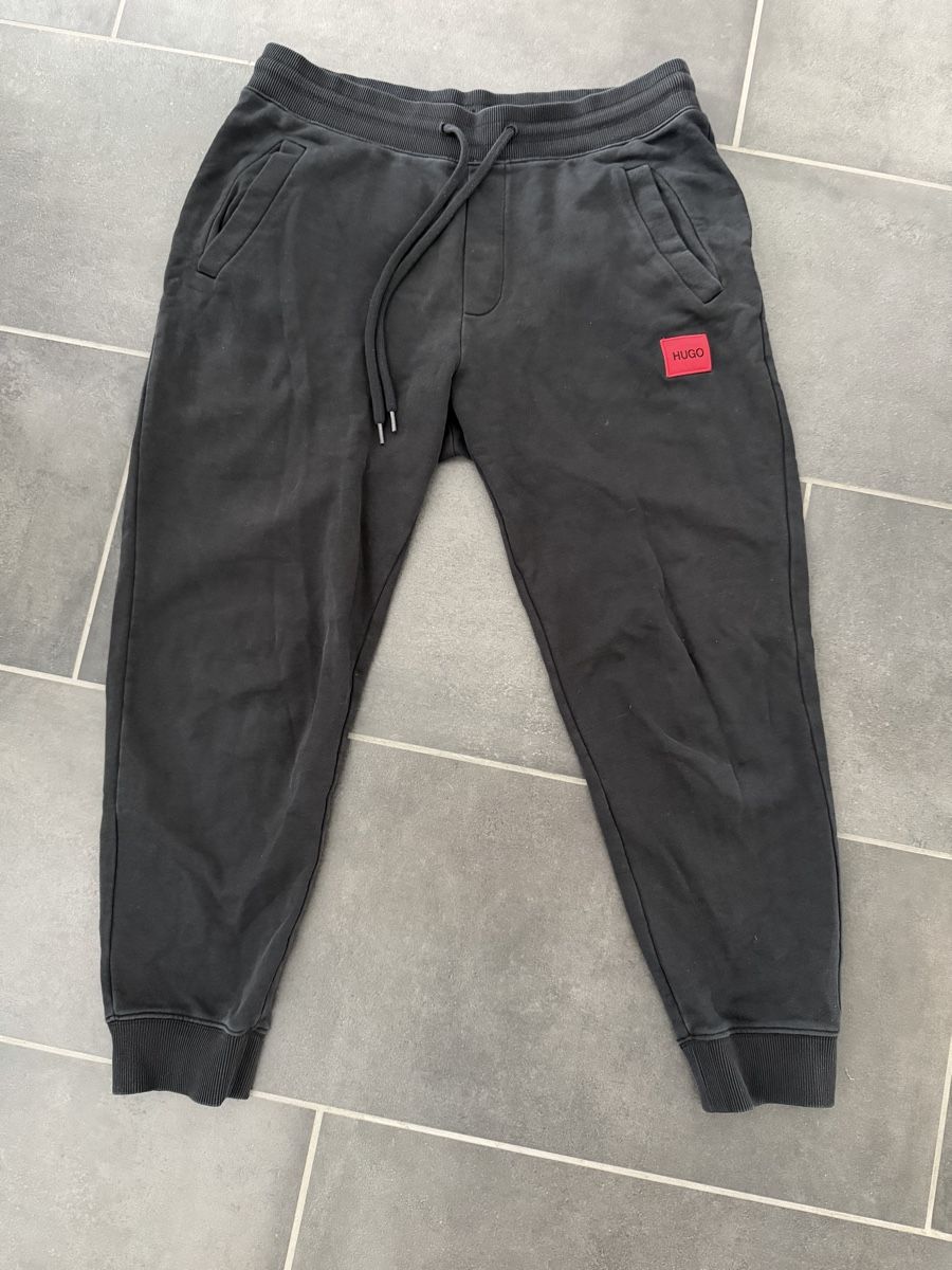 Hugo Boss Hosen: Hugo Boss Jogginghose, Gr. M, Schwarz – Gebraucht aus Frauenfeld von Reto89