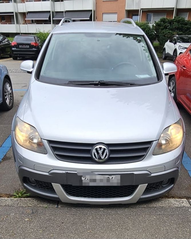 VW Automobili: VW Golf 5 Plus Cross – Usato da Zürich venduto da ica81